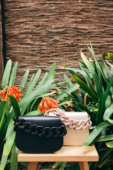 Unisa kvinnor svart handväska med kedja 06DT1219