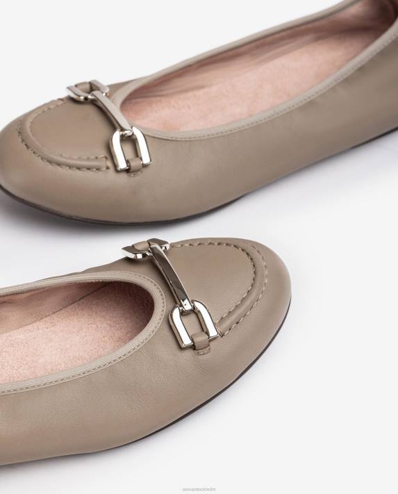Unisa kvinnor brun ballerinasko med klädsel 06DT1268