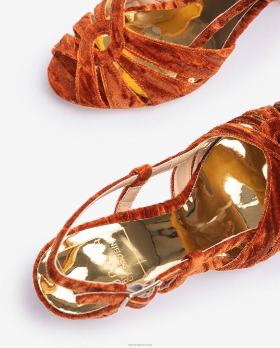 Unisa kvinnor graciös sandal gjord i sammet 06DT1318